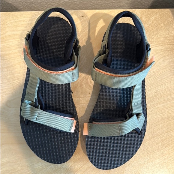 Teva Universal Trail Olive Sandals - Picture 2 of 3